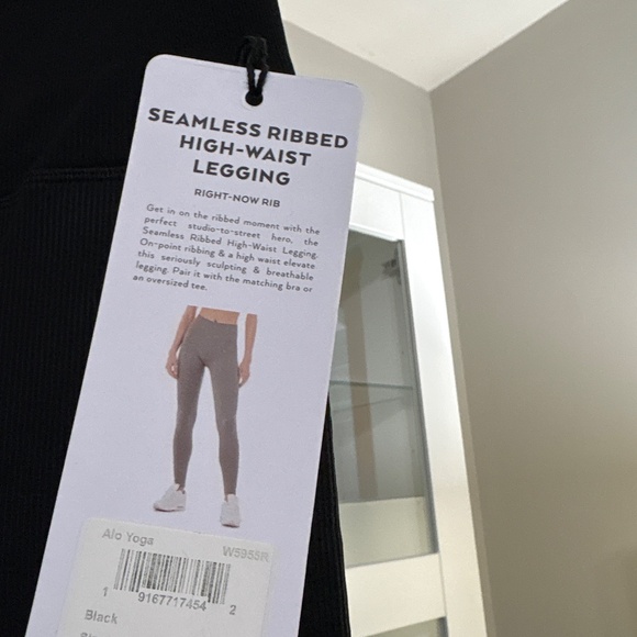 ALO Yoga Seamless Ribbed Cropped Serene Short Sleeve + Ribbed Leggings XS S NWT - Picture 4 of 7